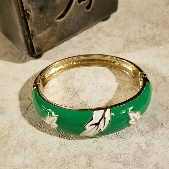 Retro Enameled Leaves Green White Gold Hinged Bangle Bracelet - Picture 1 of 6